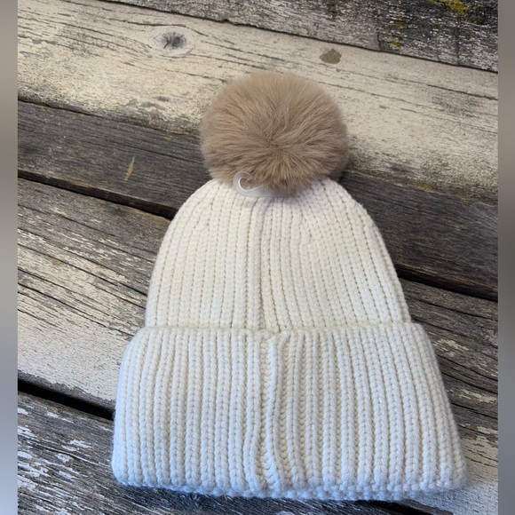 Steve Madden | NWT Ivory Toque w Pompom - Picture 4 of 5